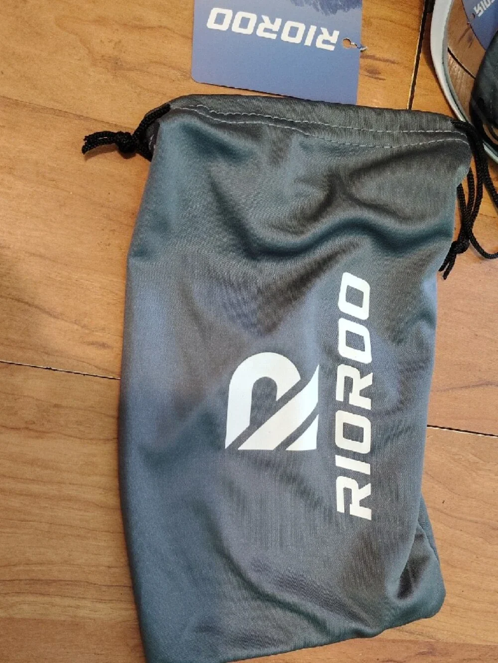 White Ski/Snowboard Goggles with Carry Pouch